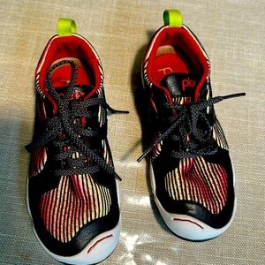 Plae shoes. Boy size 12.5 (toddler)